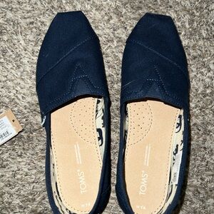 TOMS Women's Dark Blue Canvas Loafers- never worn